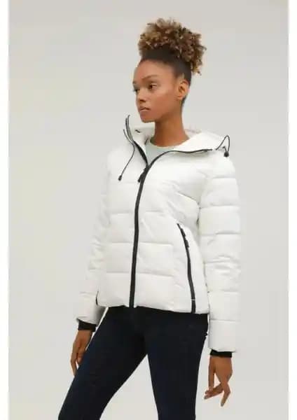 Lumberjack Kadın Apreski Coat Beyaz Mont: Şık ve Koruyucu Kış Dış Giyim Seçeneği