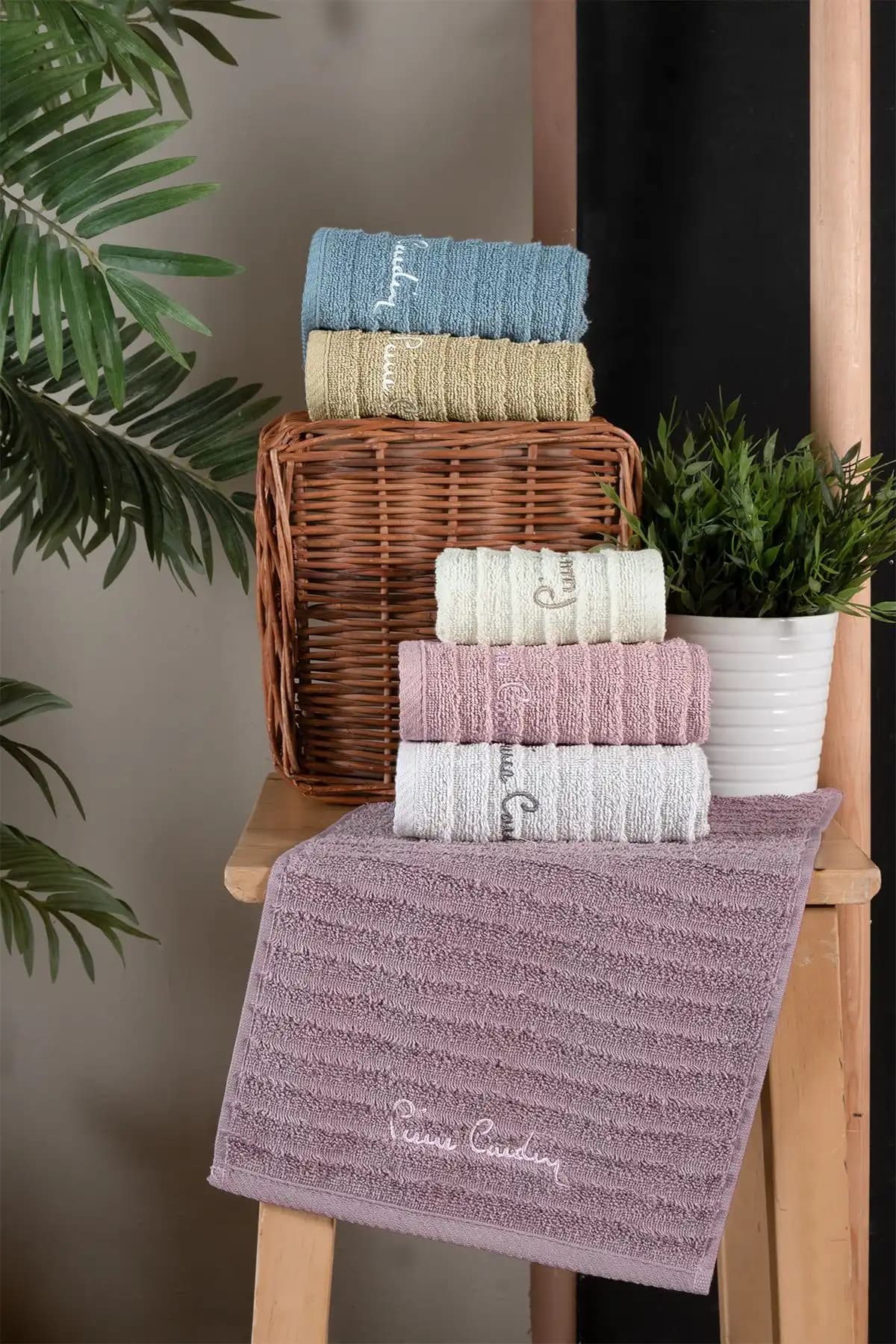 Pierre Cardin 6'lı El Havlusu Wave: Modern ve Dayanıklı Banyo Aksesuarı