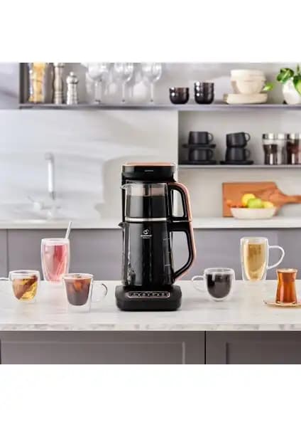 Karaca Robotea Pro ve Korkmaz A353-01 Mia Çay Kahve Makineleri Karşılaştırması 1