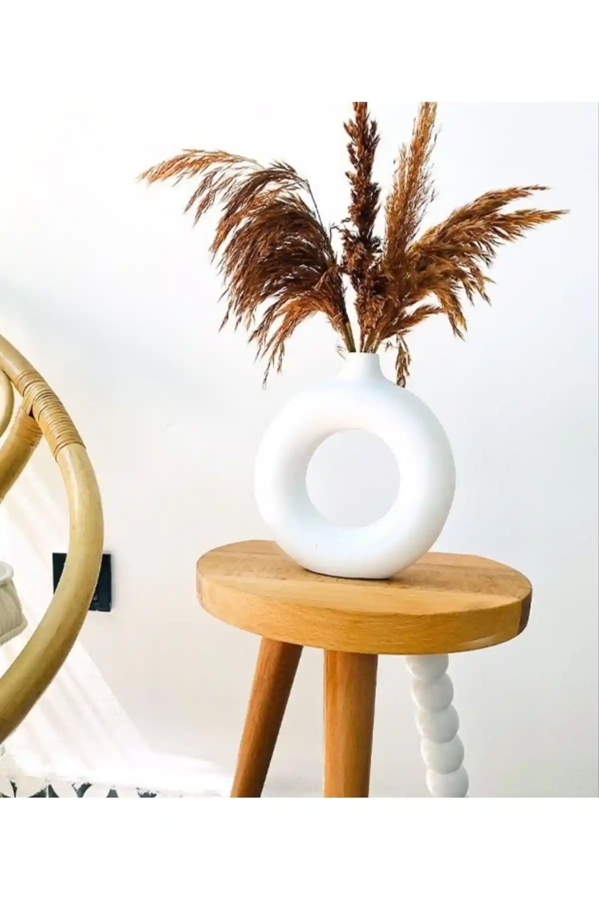 Lujiva Beyaz Halka Vazo İncelemesi: Şıklık ve Estetiğin Buluştuğu Yer