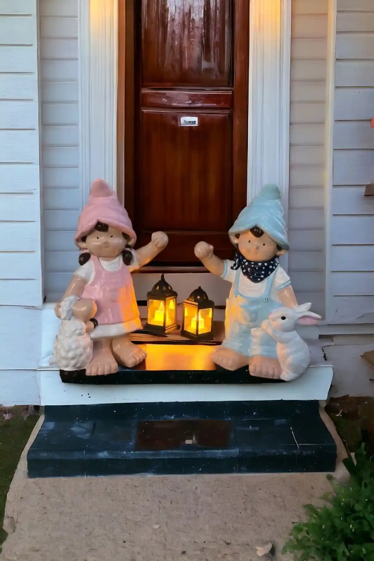 Fenerli Cüce Ev Bahçe Heykeli Biblosu ile Bahçenizi Canlandırın