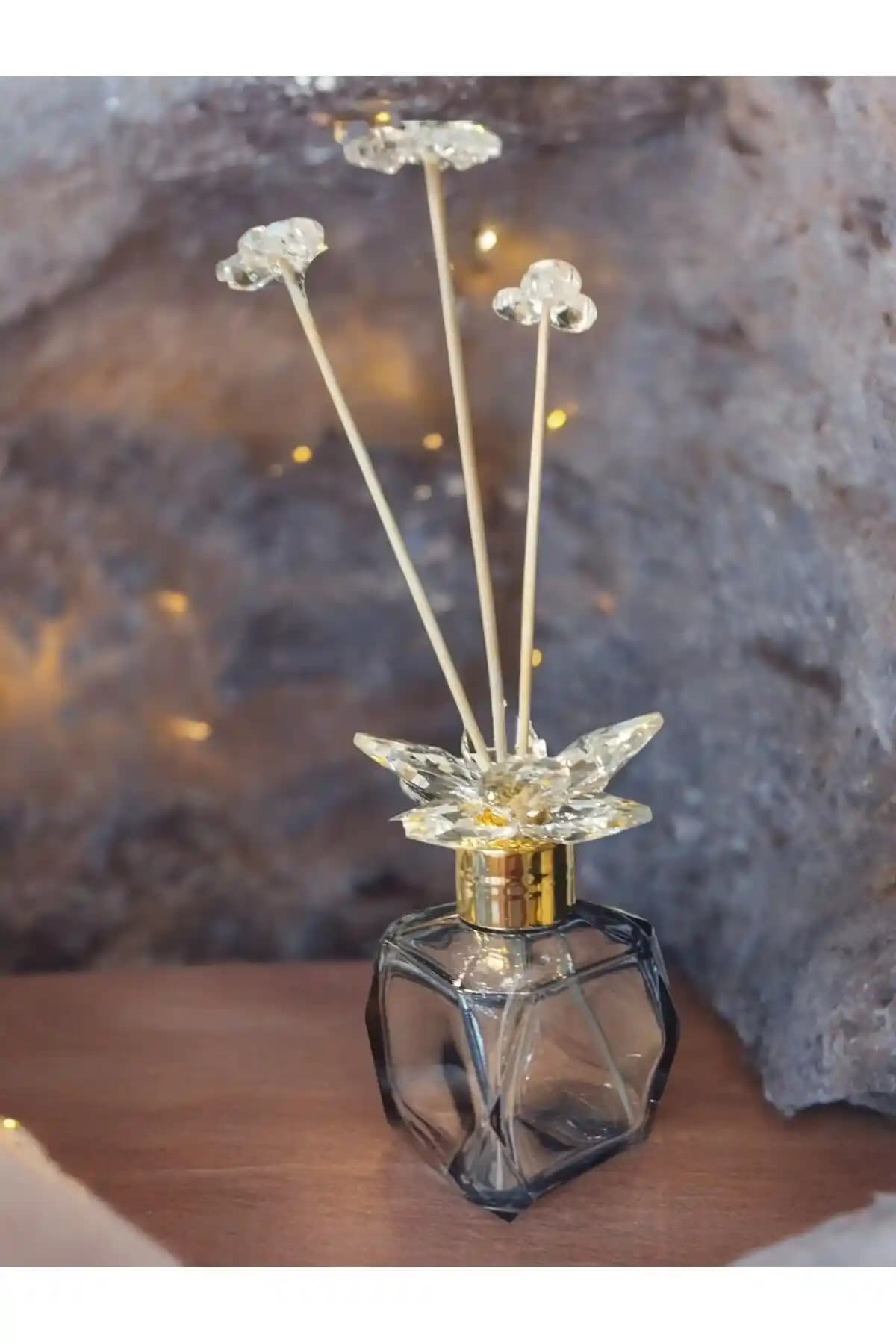 Liveisthome Kristal Taşlı Koku Şişesi: Estetik ve Pratik Tasarımıyla Evinize Zarafet Katın
