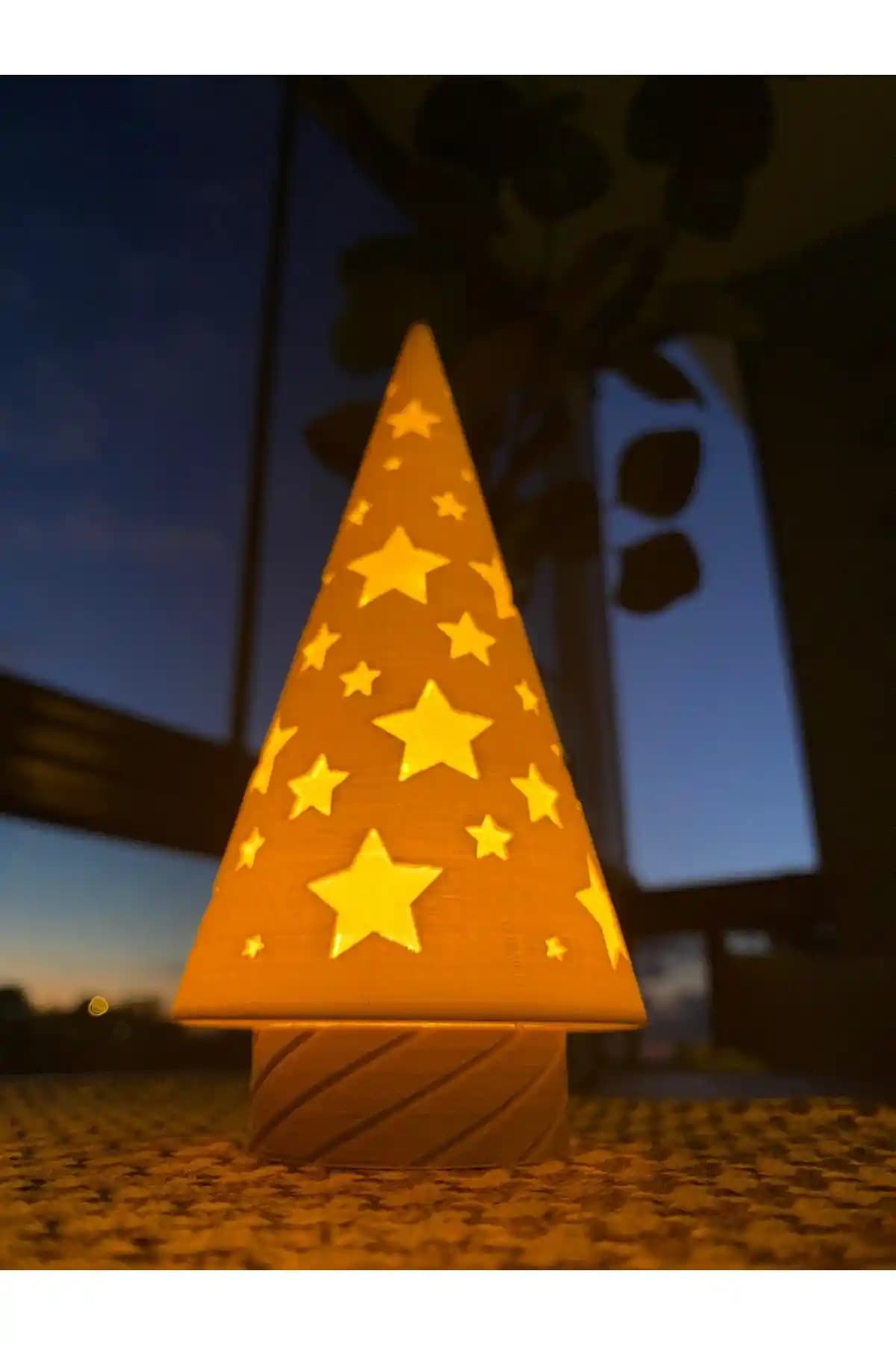 Root Made Çam Ağacı Tealight Mumluk ile Kış Dekorasyonunu Şık Hale Getirin