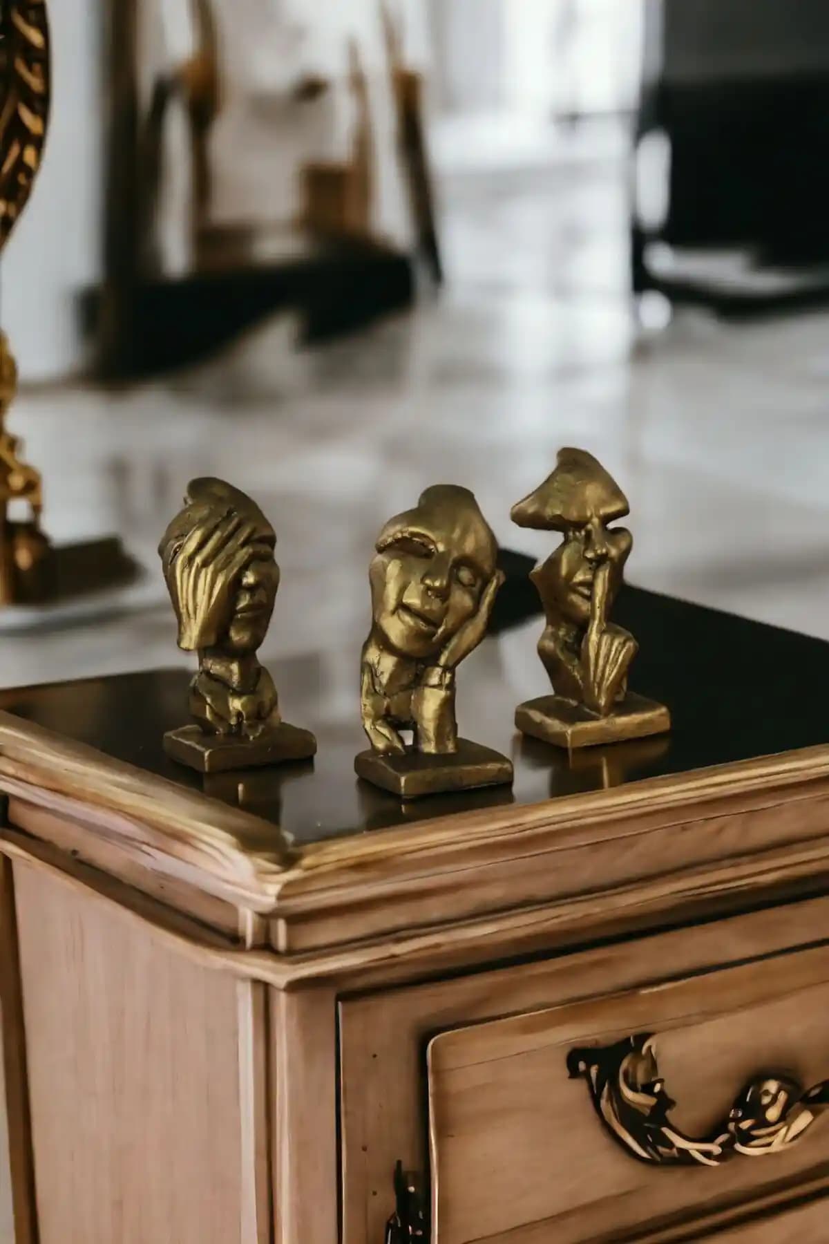 Rugad Biblo Dekoratif Heykel: Estetik ve Kalitenin Buluştuğu Parça