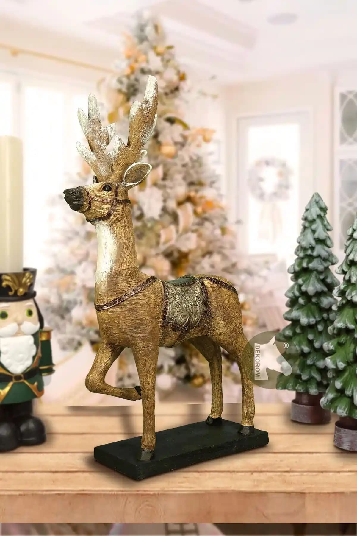 Dekoromi Büyük Boy Yılbaşı Geyik Heykeli: Şıklık ve Zarafetin Bir Arada