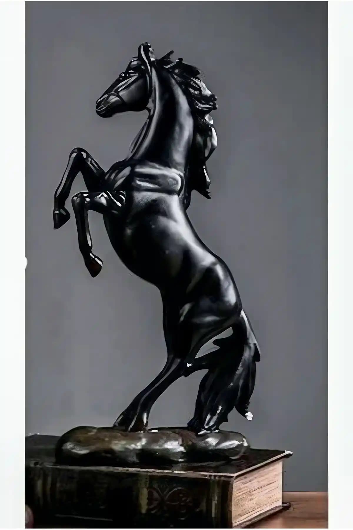 Şahlanan At Heykeli - Modern Ev Dekorasyonları için Estetik Bir Parça