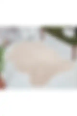 Sarar Peluş Krem Halı ve Vila Nova Home Ekru Halı Karşılaştırması
