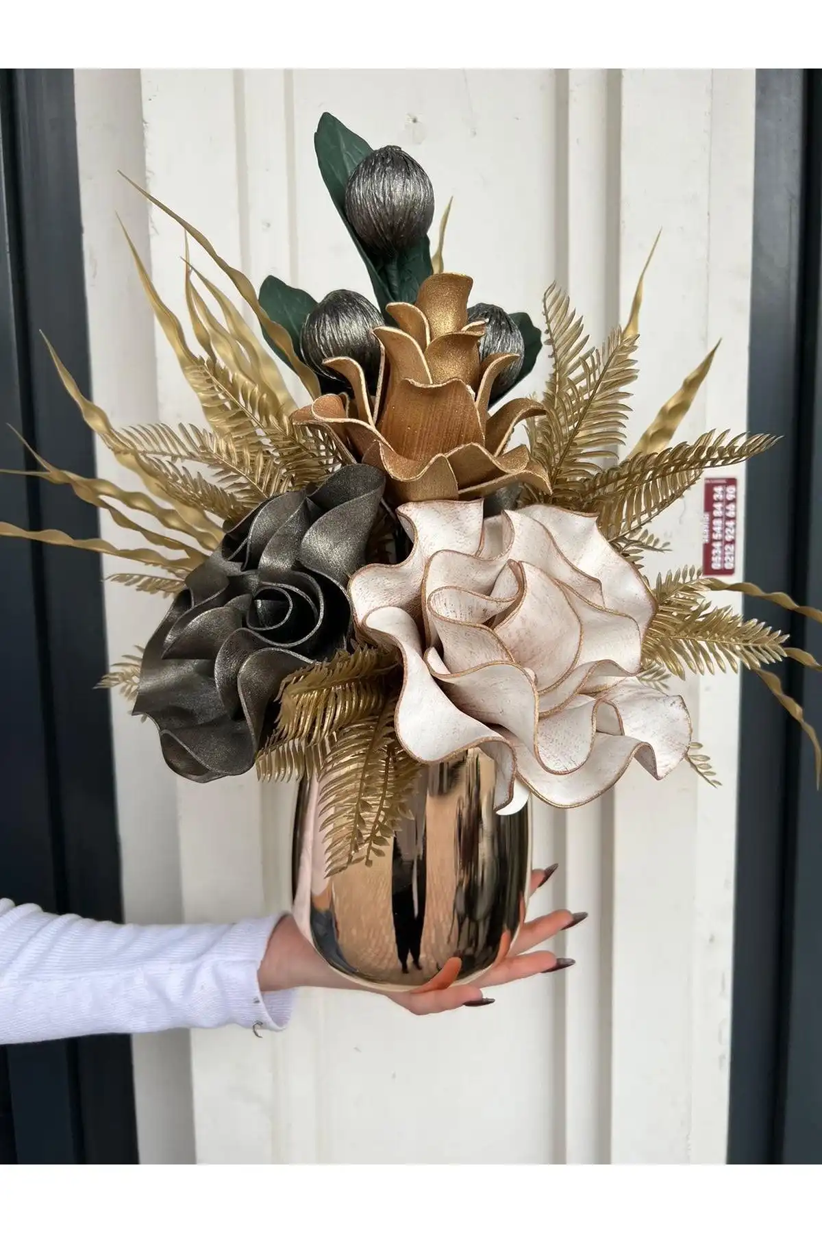 TASARIMHMODA Yapay Çiçekli Altın Metal Vazo No:3 ile Modern Dekorasyon