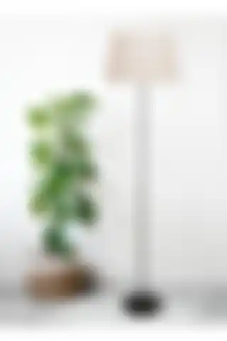 Leola Design Metal Klasik Lambader: Dayanıklı ve Şık Aydınlatma Çözümü