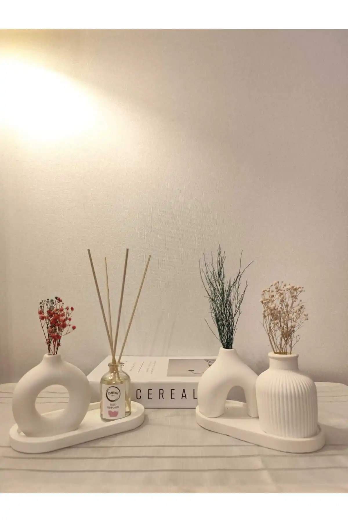 Aymumi Home Dekoratif Oda Kokusu Vazo ve Beyaz Stand Seti ile Evinizi Güzelleştirin