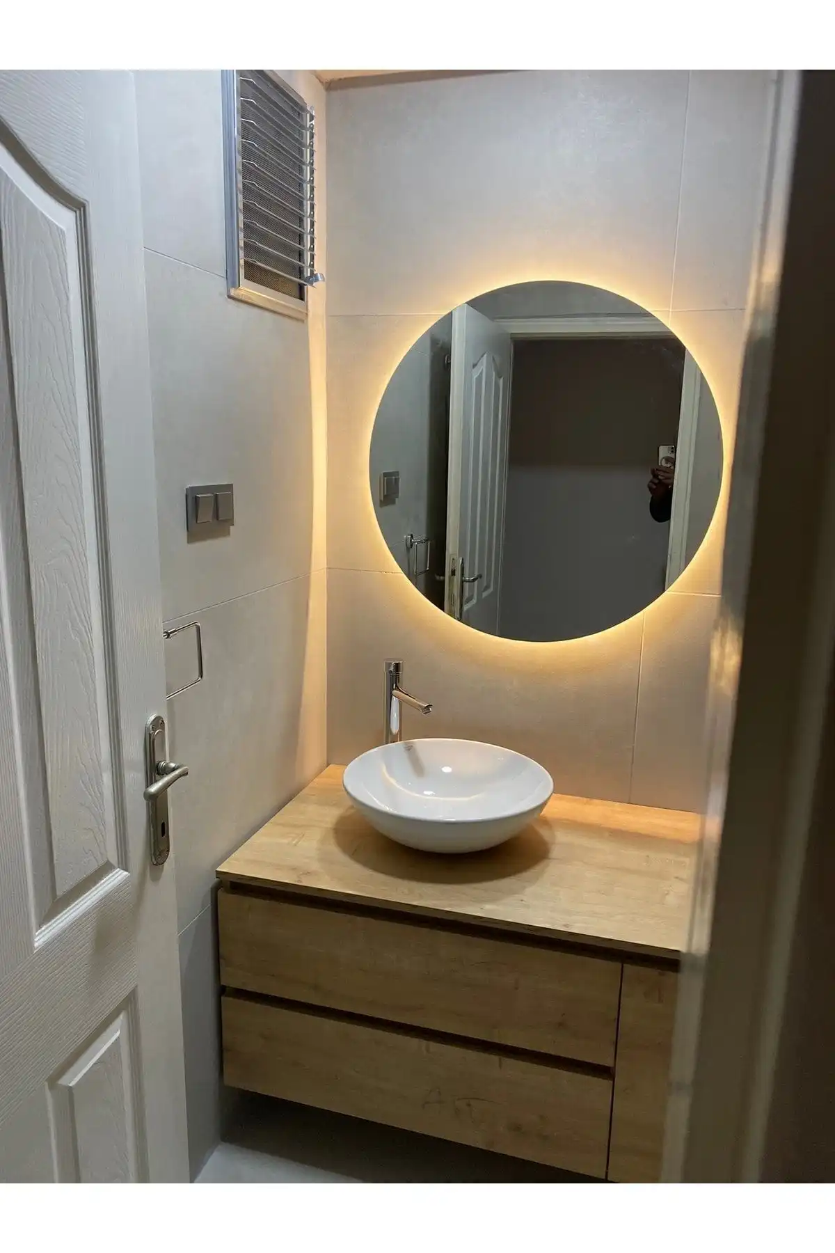 60 cm LED'li Banyo ve Lavabo Aynası: Modern Estetik ve Fonksiyonellik
