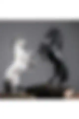 Dekoratif Şahlanan At Heykeli ile Estetik ve Sanatı Bir Araya Getirin