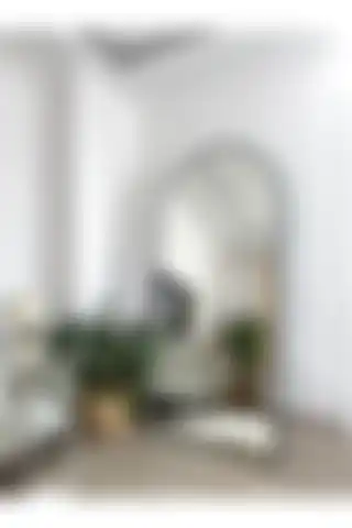 EFFE YAPI DEKOR Siyah Metal Çerçeveli Oval Ayaklı Boy Aynası: Estetik ve Fonksiyonelllik