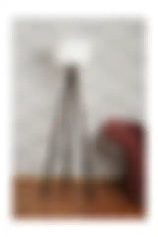 Homedit 3 Ayaklı Tripod Lambader: Modern Tasarım ve Fonksiyonelliğin Buluştuğu Nokta