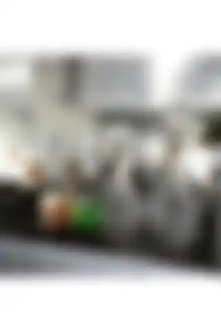 Farklıevim Burmalı Çapraz Ayaklı Kristal Küre: Estetik ve Fonksiyonel Tasarım