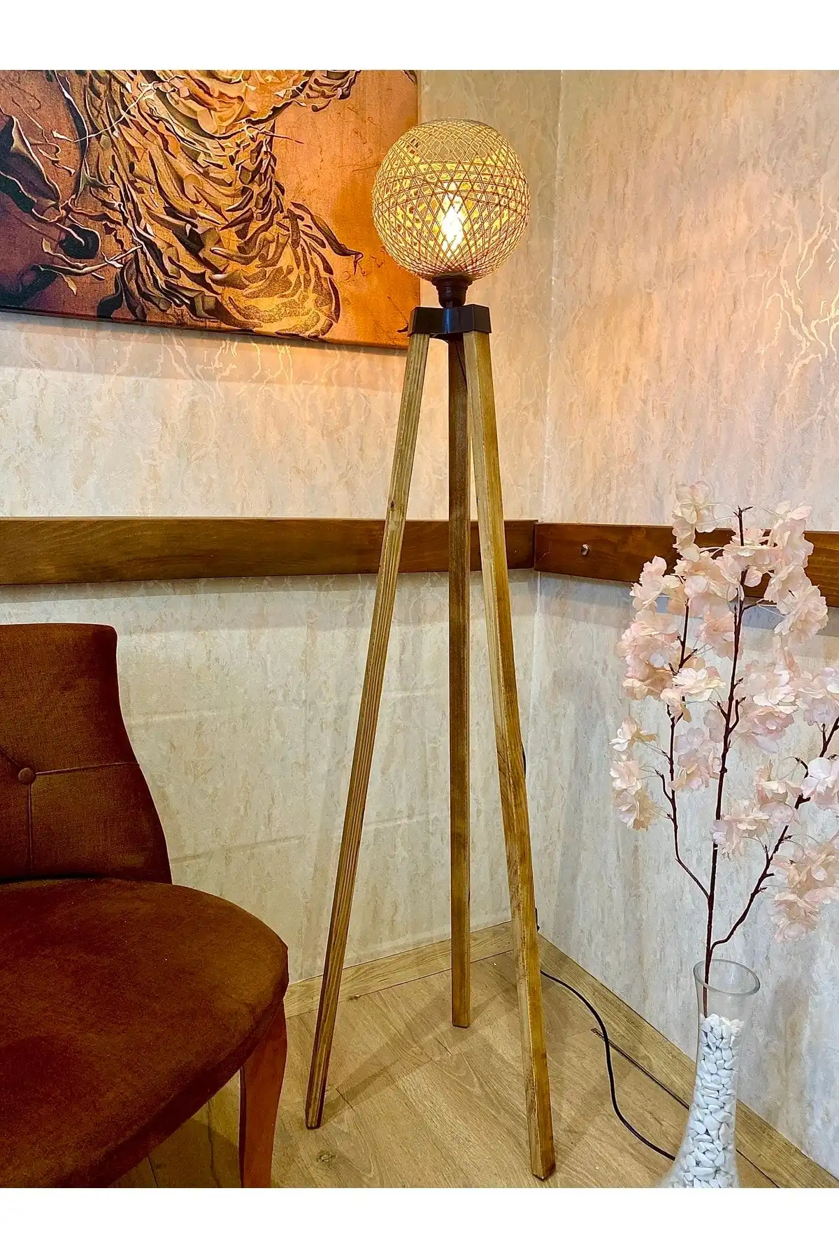MenalART Doğal Ahşap Tripod Lambader ile Modern Ev İhtiyaçlarınıza Çözüm