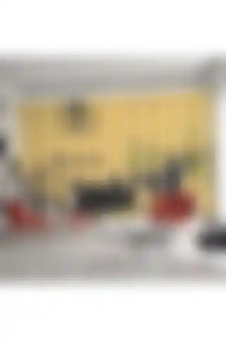 Ayna Dekoratif Şerit Altın Pleksi: Modern Estetik ile Pratik Montaj