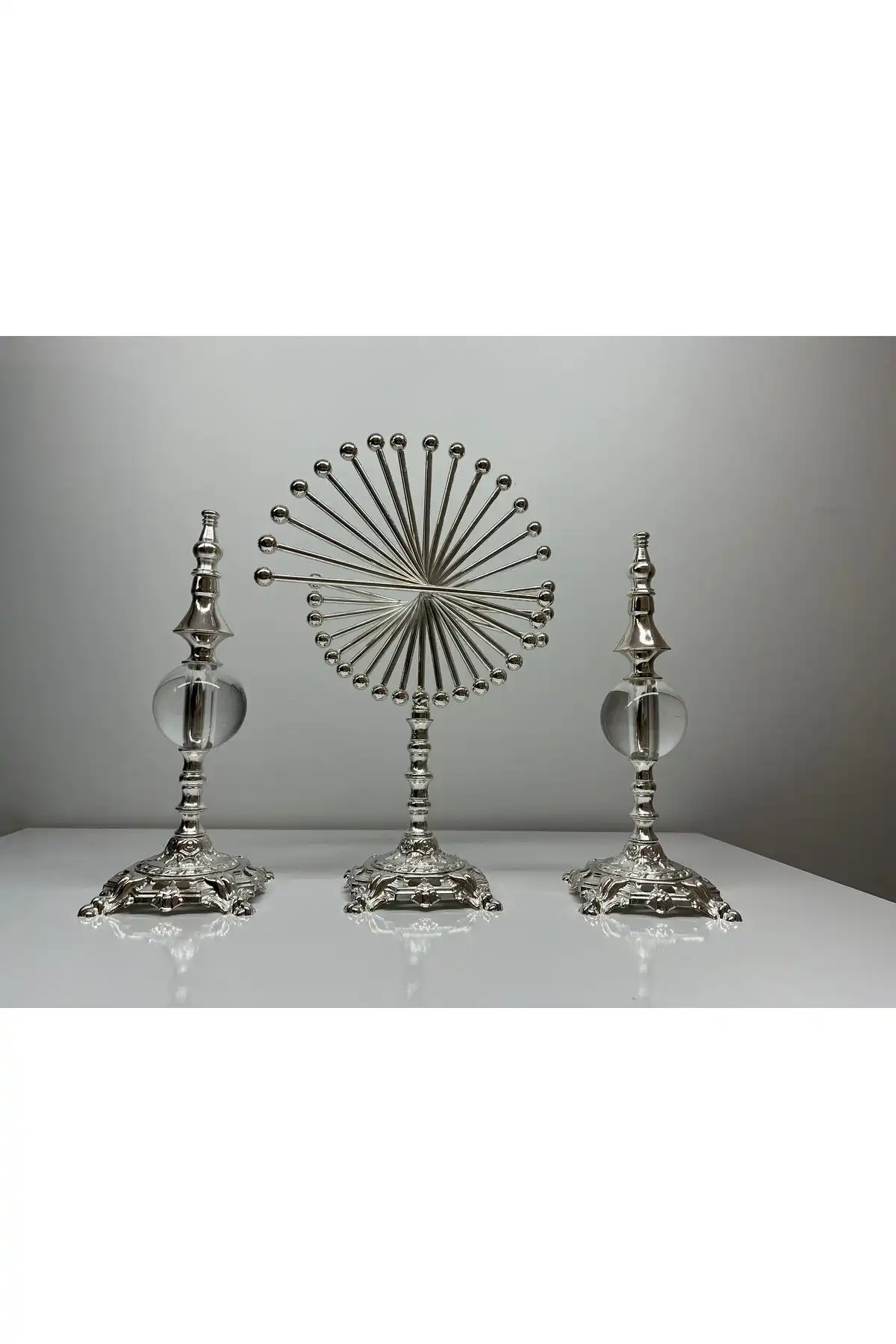 Asellus Silver Spiral Set: Modern ve Şık Bir Masa Dekoru ile Evinizi Süsleyin