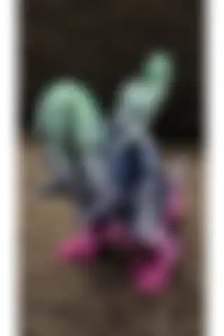YUONİS ARTGirl Riding Dino Dick: Eğlenceli ve Modern Dekorasyon Seçeneği