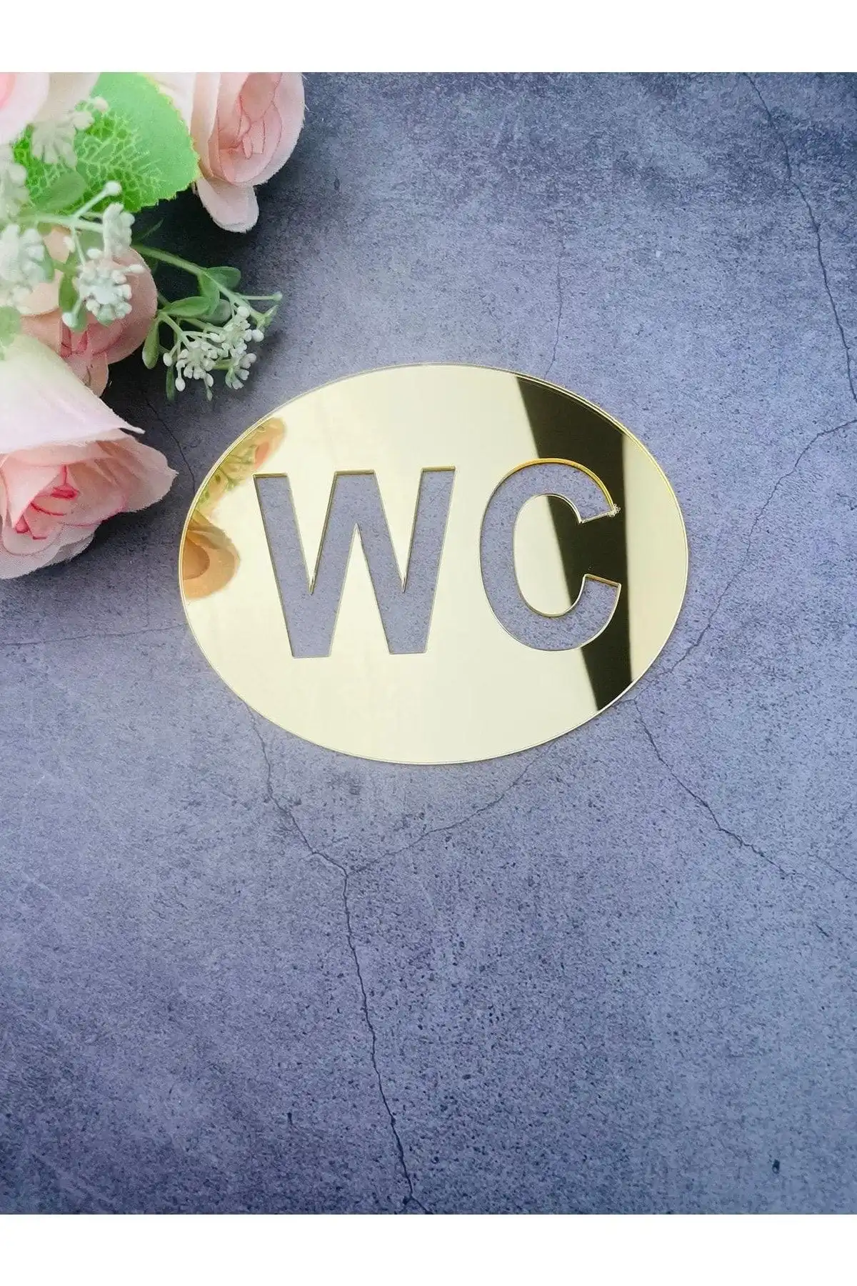 Ata Pleksi WC Tabelası: Modern ve Fonksiyonel Duvar Dekorasyonu Örneği