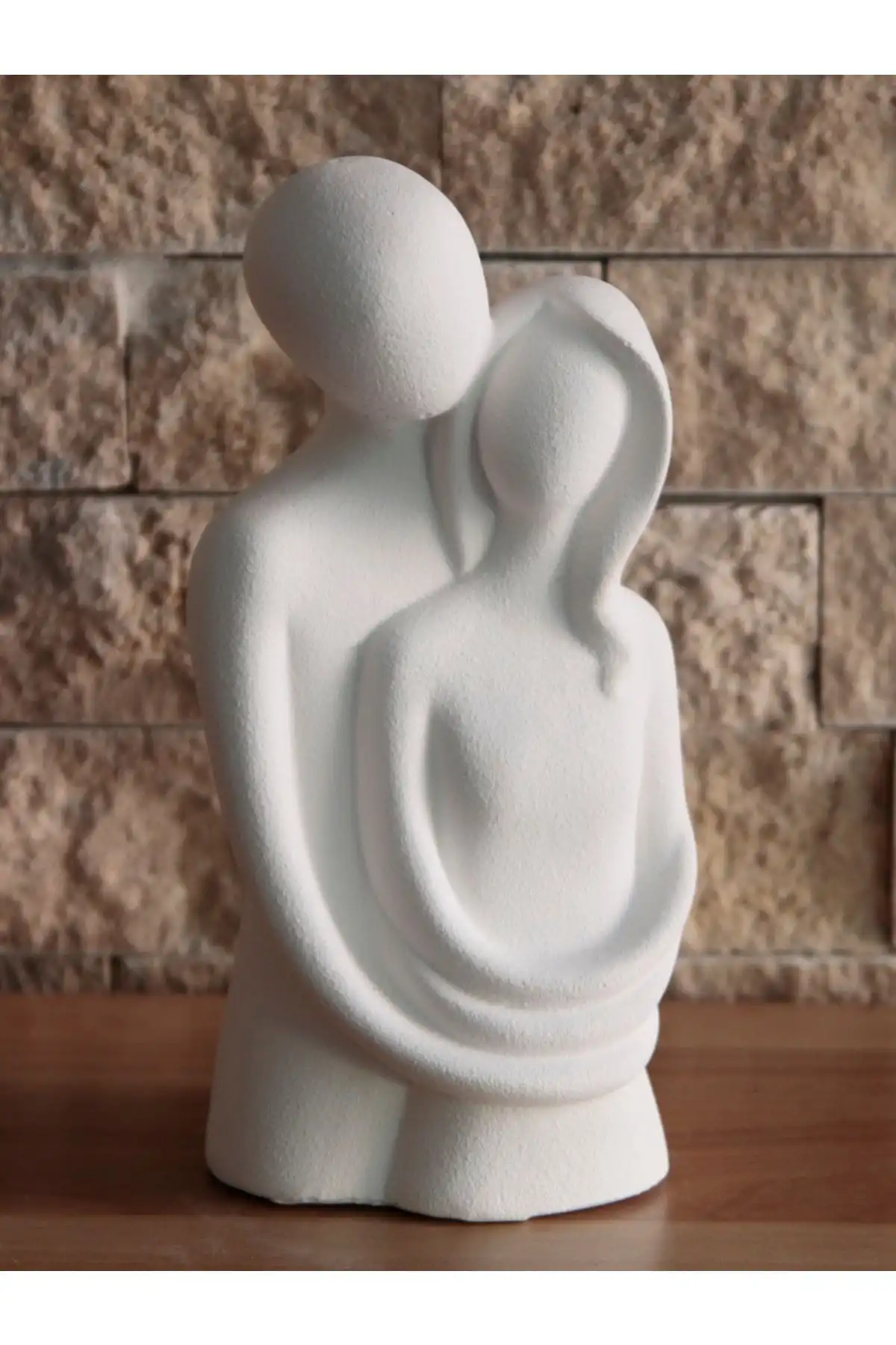 Stonnish Sarılan Çift Biblo: Modern Tasarım ve Yüksek Kalite ile Şıklık