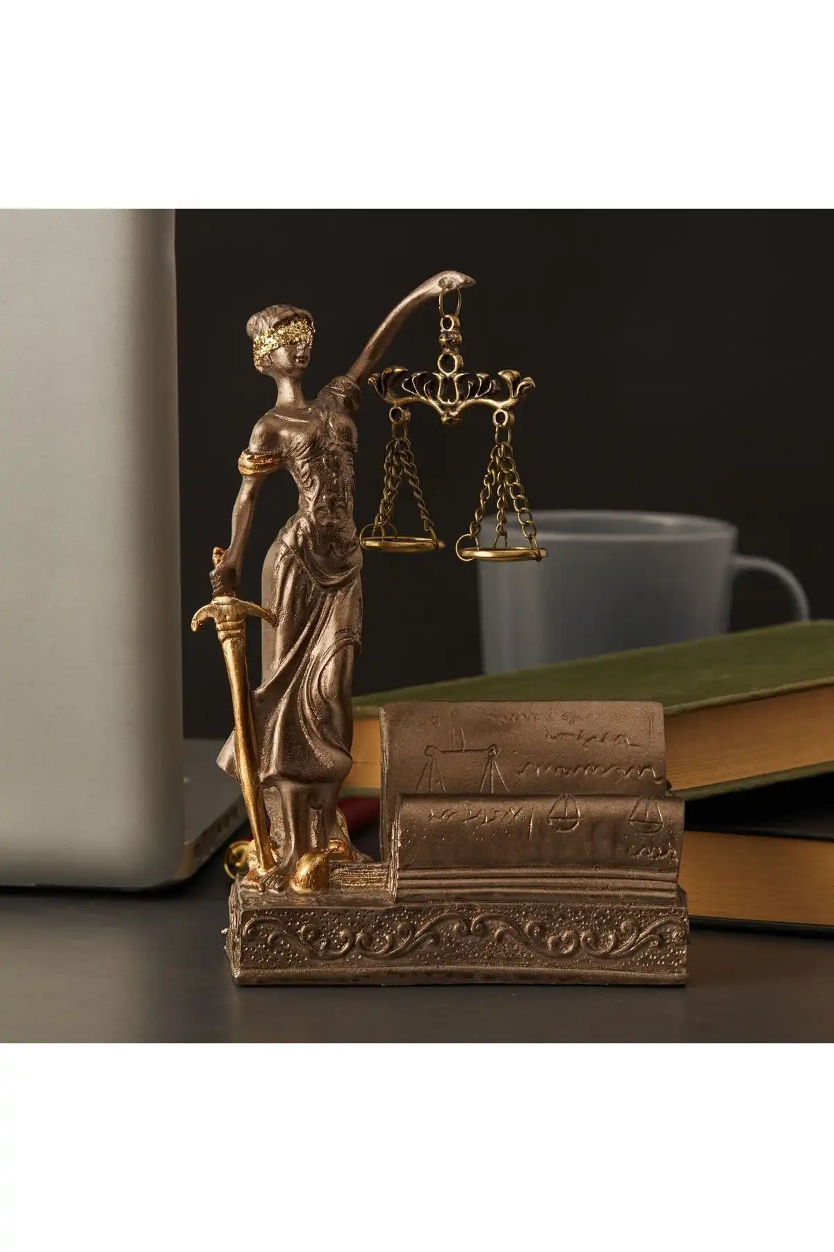 Hediyesepeti Avukat Ofisine Hediye Adalet Terazisi Heykeli: Şık Metal Tasarım