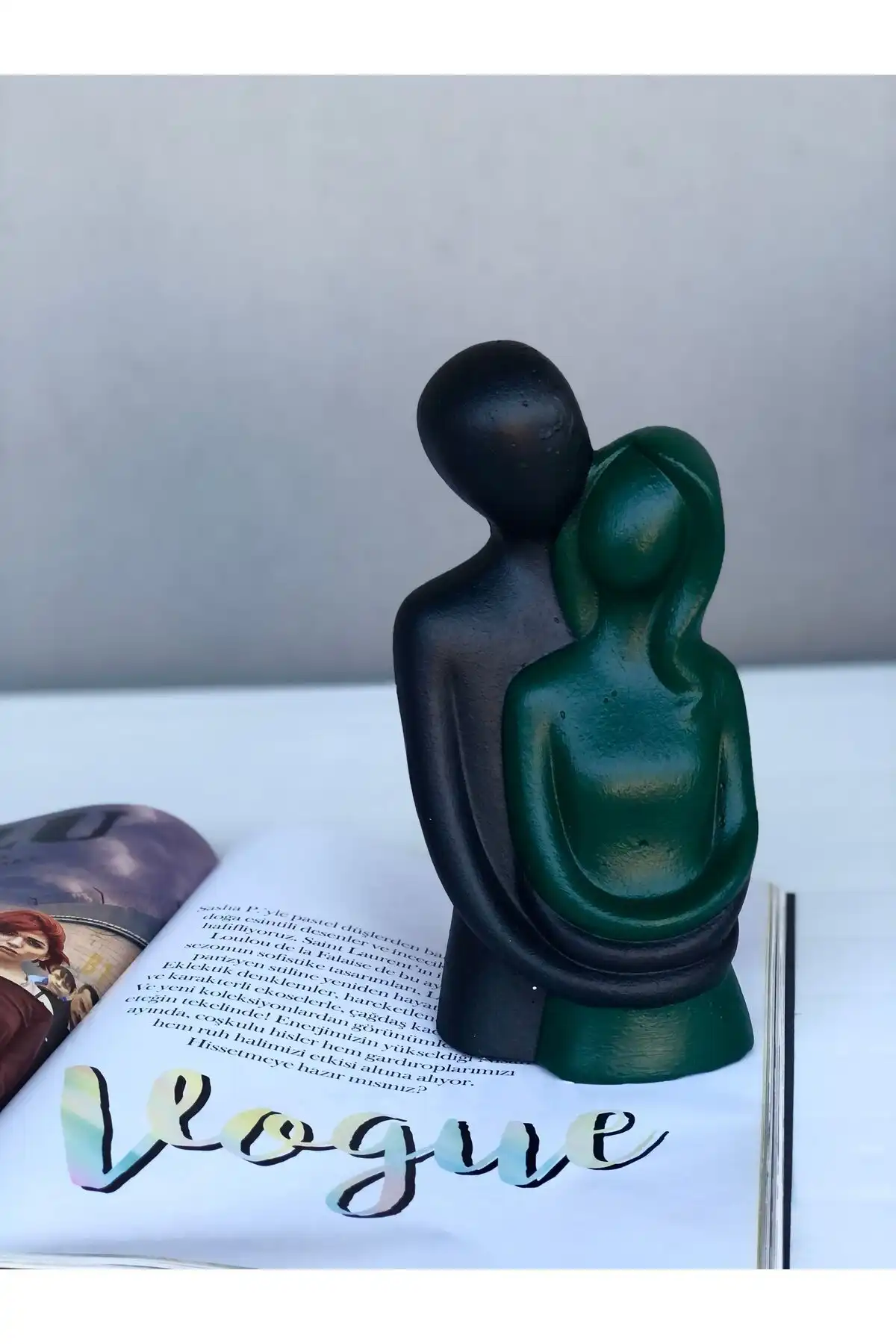 Zetmoda Sonsuz Aşk İki Çiçekli Biblo Heykel: Zarif ve Dayanıklı Dekoratif Parça