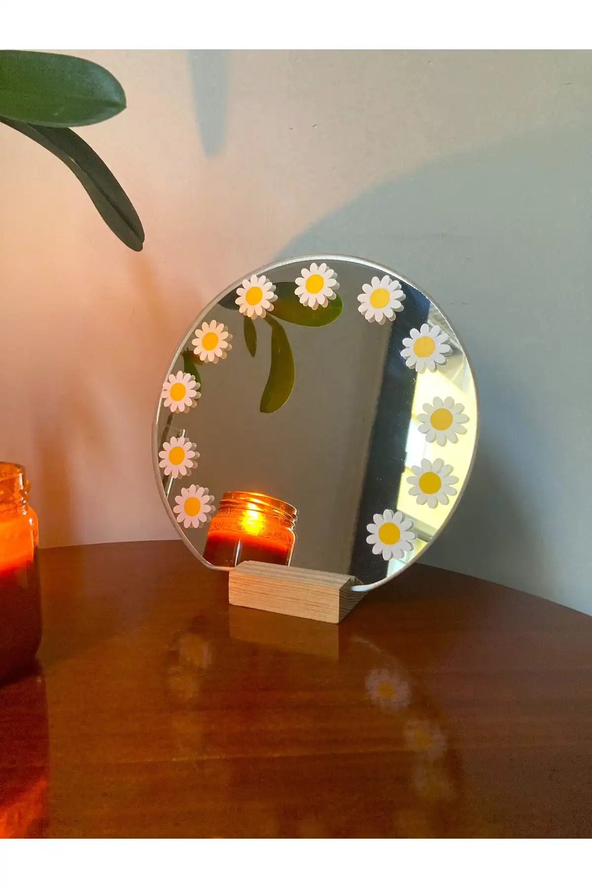 Home Art Nova Papatyalı Standlı Makyaj Aynası: Estetik ve Fonksiyonel Tasarım