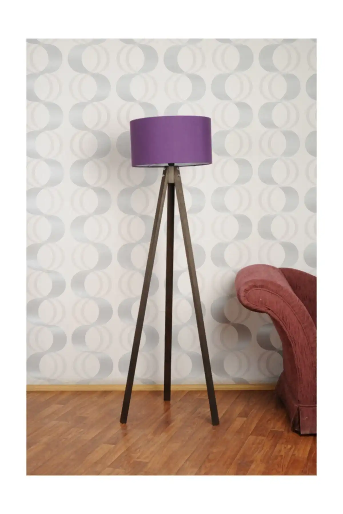 Homedit 3 Ayaklı Tripod Lambader ile Modern ve Estetik Aydınlatma
