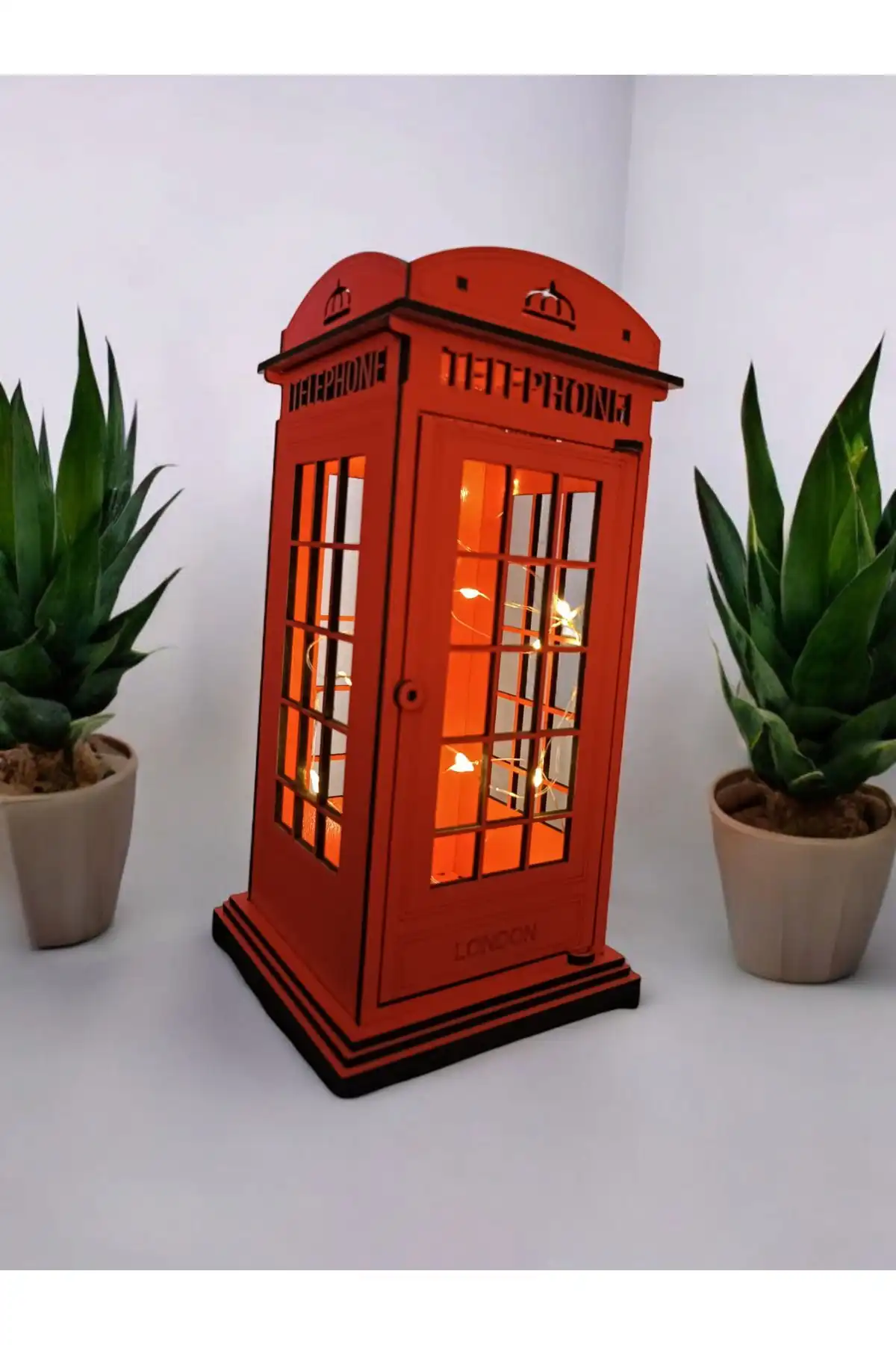 Ahşap Dekoratif Işıklı London Telefon Kulübesi: Şıklık ve Fonksiyonellik