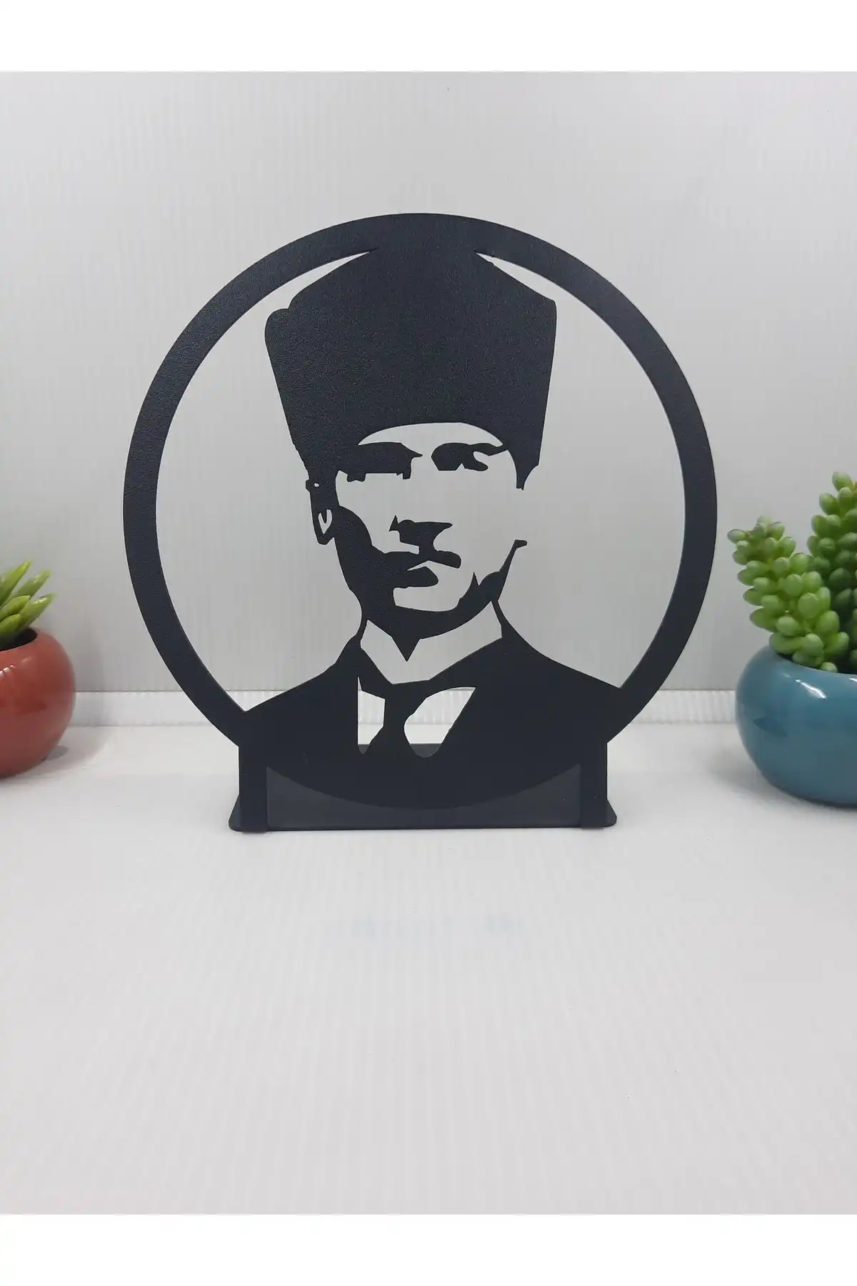 Gowpenart Atatürk Yuvarlak Çerçeveli Masaüstü Metal Büst ile Modern Dekorasyon