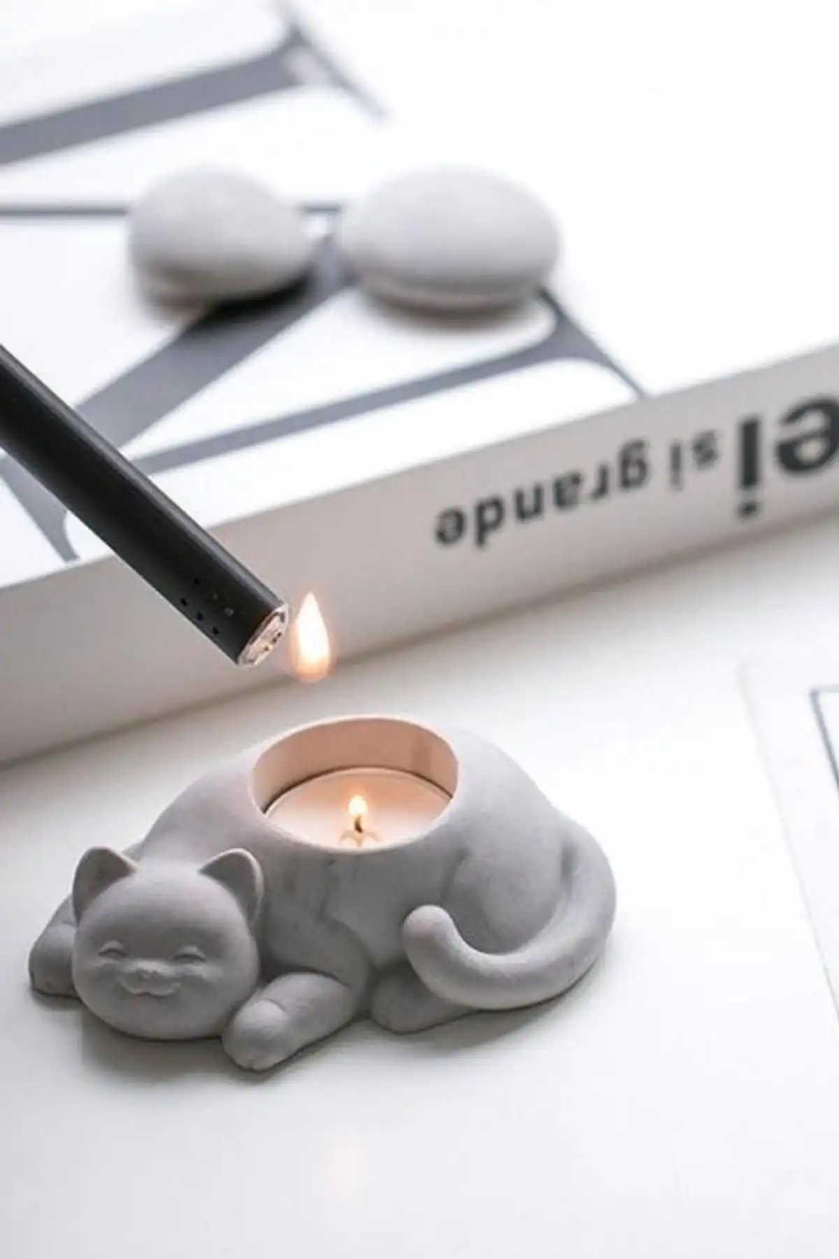 LALEZEN HOME Beton Kedi Mumluk: Şık ve Modern Ev Dekorasyonu için İdeal Seçim