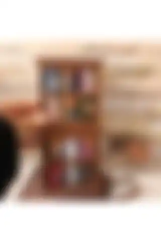 TRENDİN YOLU Minyatür Kahverengi Kitaplık: Estetik ve Çevre Dostu Bir Seçenek