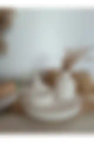 Genel Markalar Mini Beyaz Vazo, Yuvarlak Tepsi ve Kapaklı Kutu Seti ile Evinizi Güzelleştirin