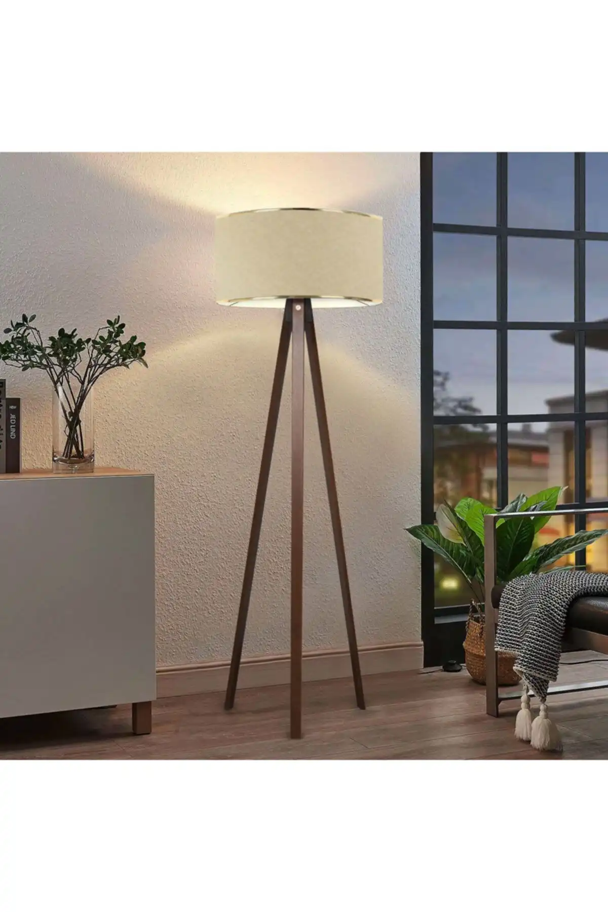 HOMİNG Takoz Gövdeli Gold Detaylı Krem Lambader ile Modern Ev Dekorasyonu