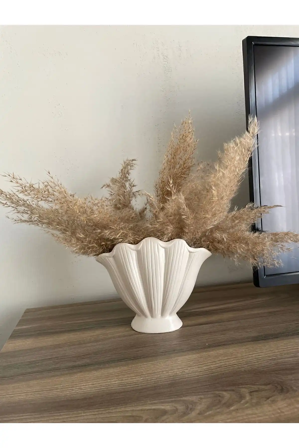 Vanilia Concept İstiridye Vazo: Modern Tasarım ile Evinize Estetik Dokunuş