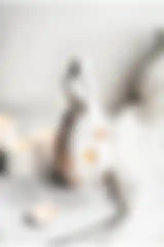 Sarılan Anne-Kız Dekoratif Mumluk ile Evinizi Şıklığın Zirvesine Taşıyın