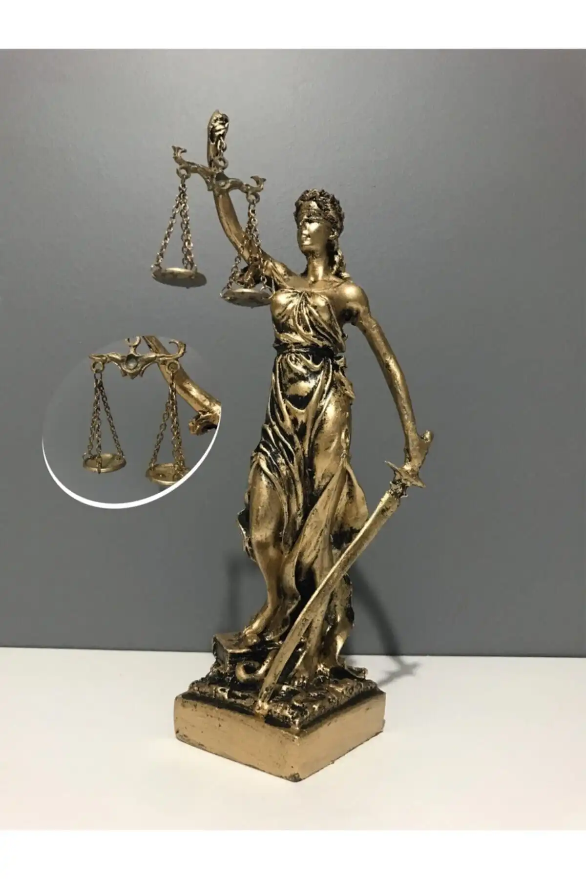 Adalet Heykeli (Themis) 31 Cm: Derin Sembolizmi ve Tasarımıyla Dekoratif Bir Parça