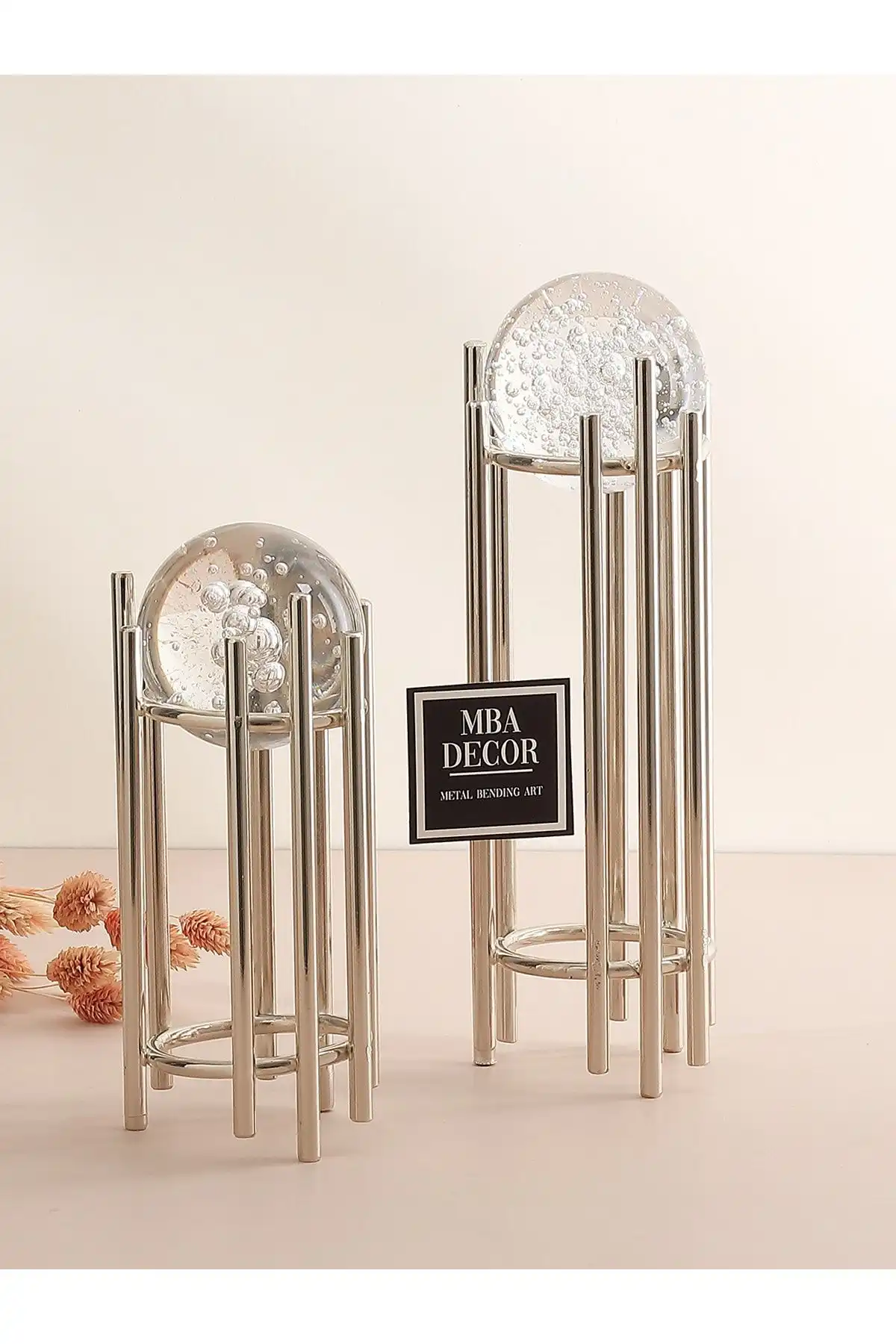 Şık ve Fonksiyonel MBA Decor Metal Bending Gümüş Stand: Modern Estetik İçin İdeal