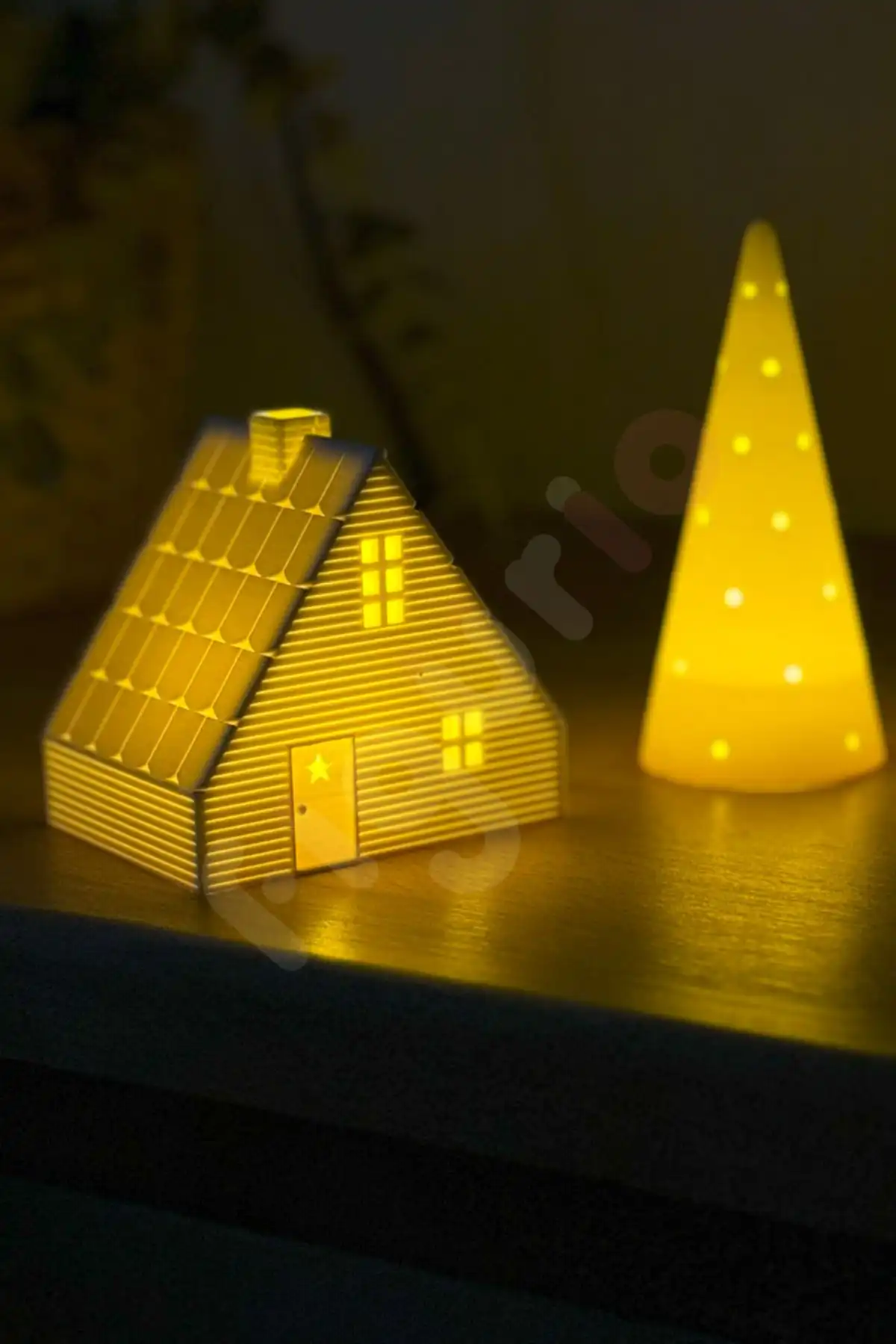 Figurio Kış Evi Tealight Mumluk ile Kış Aylarında Sıcak Bir Atmosfer Yaratın