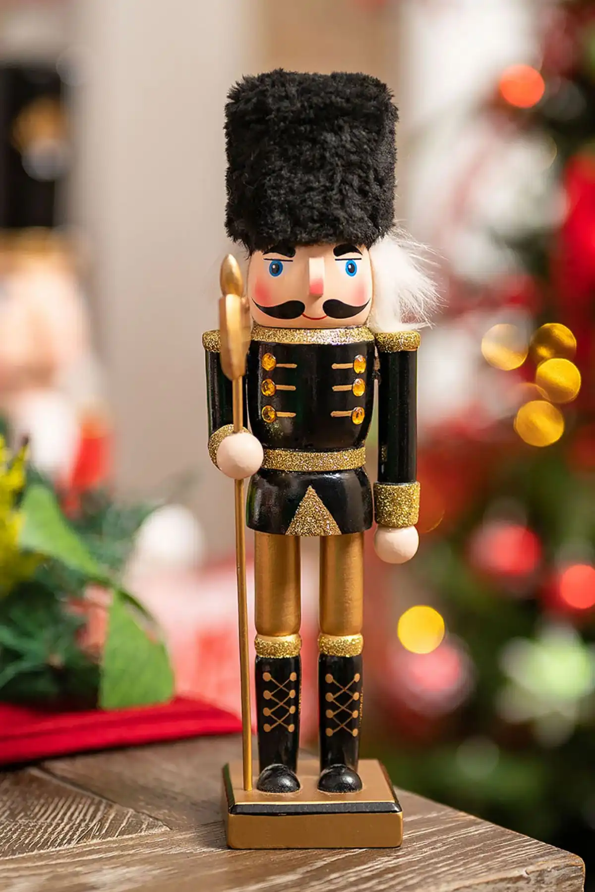 Karaca Home Yılbaşı Nutcracker: Modern ve Estetik İç Mekan İçin İdeal Parça
