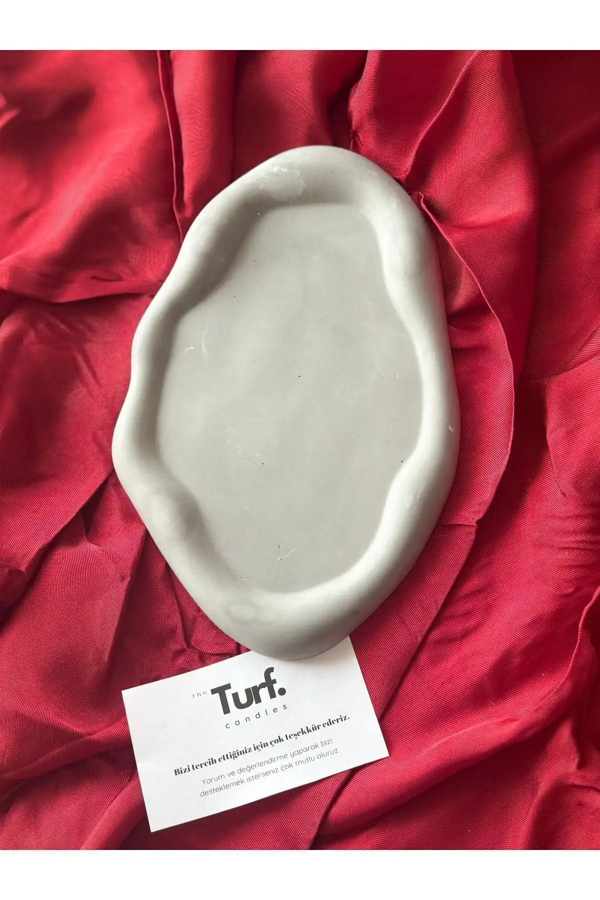 TURF Candles Asimetrik Sunum Tabağı: Modern Dekorasyon İçin İdeal Seçenek