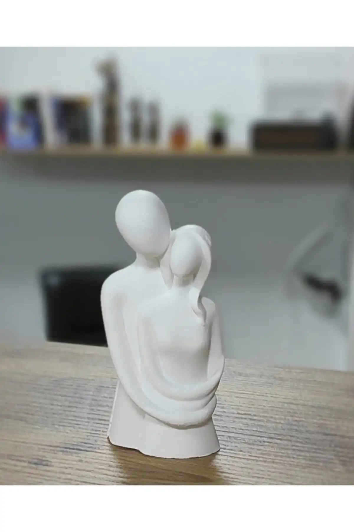 Kucaklaşmış Sevgili Aşıklar Biblo: El Yapımı Modern Dekoratif Parça